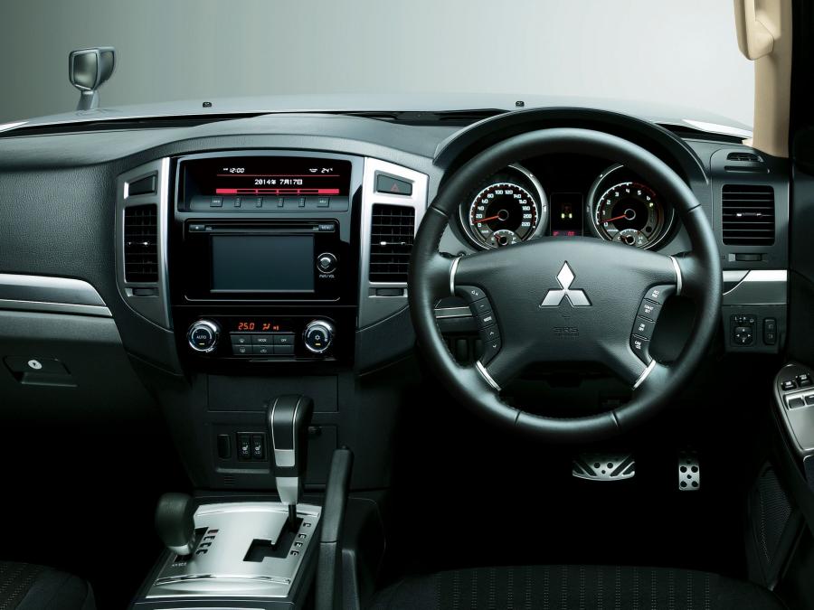  Mitsubishi Pajero 3-Door 2014 года  (JP) (фото 4 из 4)